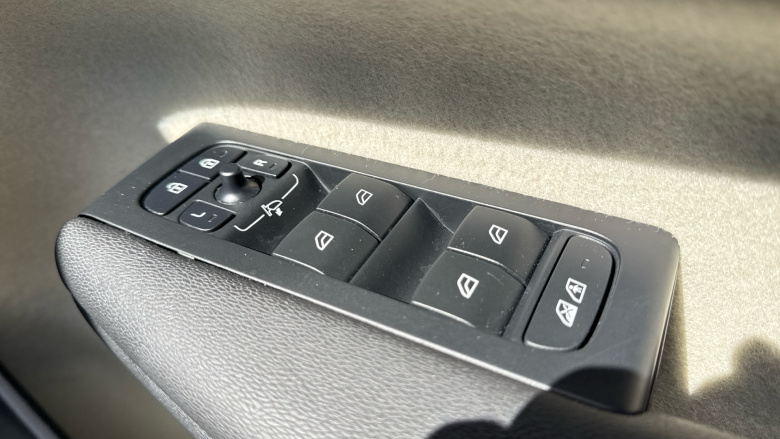 Volvo XC40 2.0 B3P Ultra Dark 5dr Auto Petrol Estate